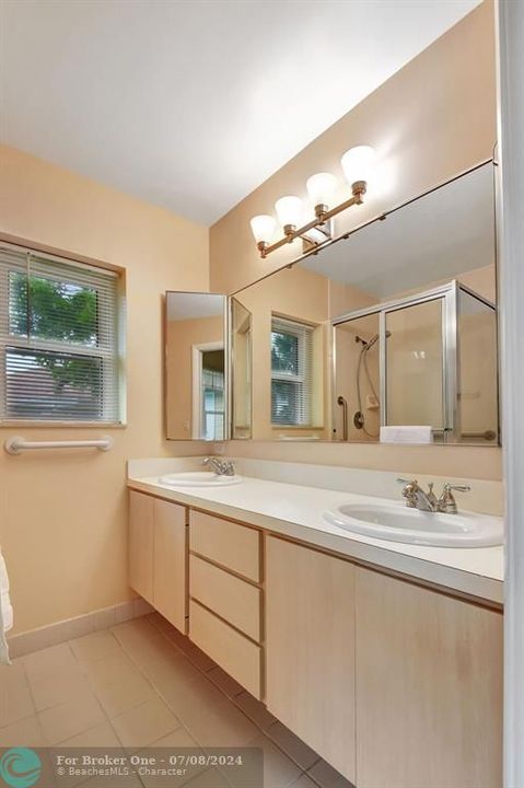 For Sale: $398,900 (2 beds, 2 baths, 1374 Square Feet)