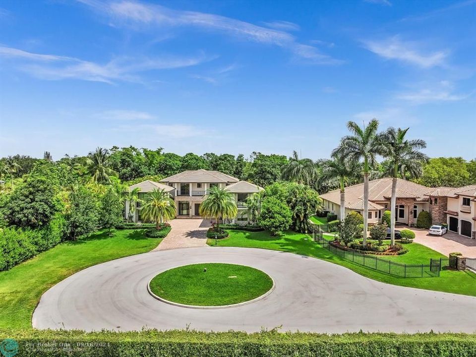 For Sale: $3,995,000 (6 beds, 7 baths, 6428 Square Feet)