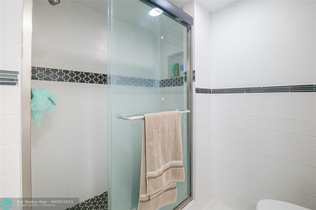For Sale: $249,900 (2 beds, 2 baths, 1384 Square Feet)