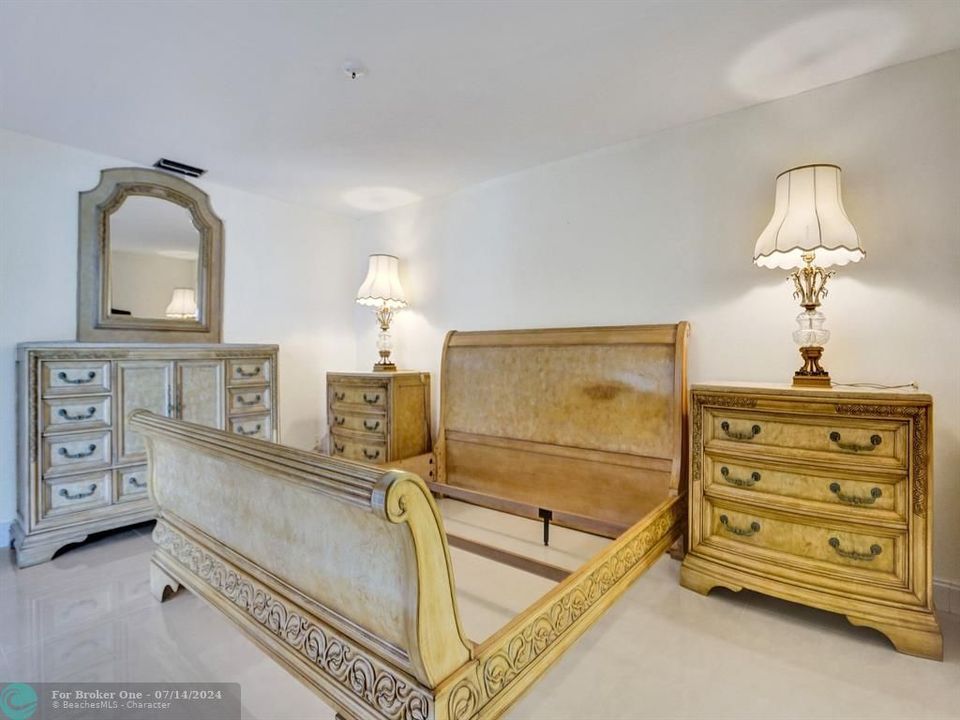 En Venta: $899,000 (3 camas, 3 baños, 2534 Pies cuadrados)