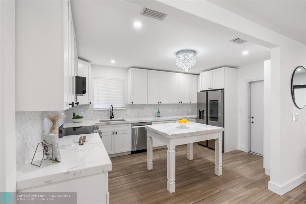 Active With Contract: $1,095,000 (4 beds, 3 baths, 1764 Square Feet)