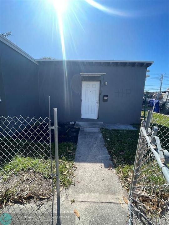 For Rent: $2,000 (2 beds, 1 baths, 630 Square Feet)
