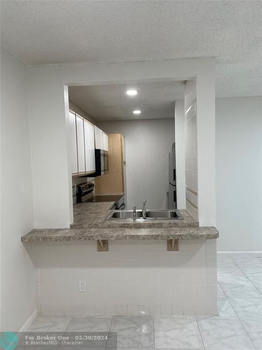 For Rent: $1,950 (2 beds, 2 baths, 737 Square Feet)