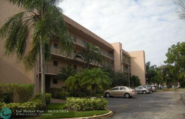 Active With Contract: $169,777 (2 beds, 2 baths, 815 Square Feet)