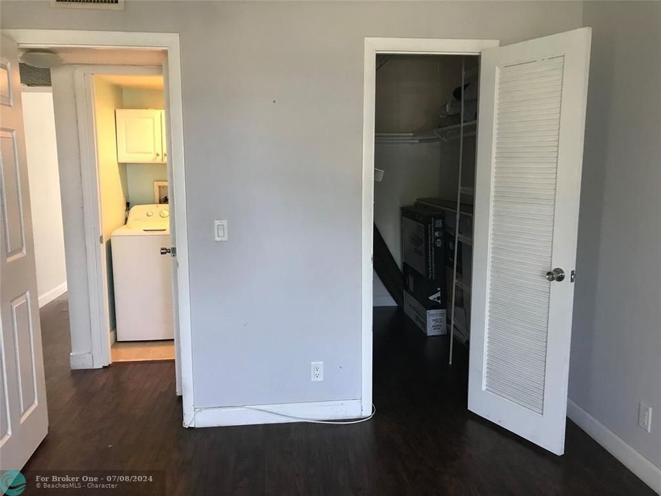 For Rent: $1,700 (2 beds, 1 baths, 903 Square Feet)