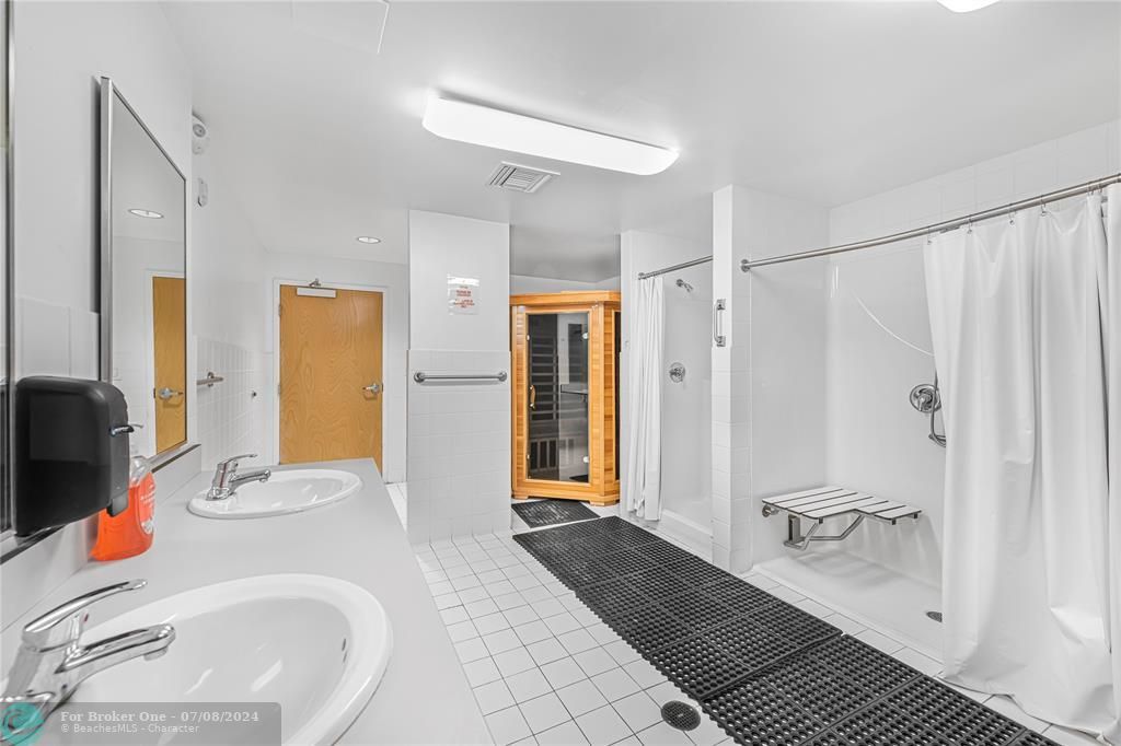 待售: $210,000 (1 贝兹, 1 浴室, 780 平方英尺)