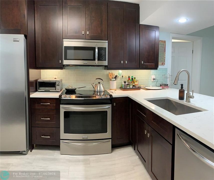For Sale: $350,000 (2 beds, 2 baths, 1385 Square Feet)
