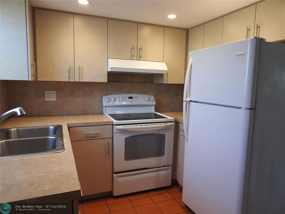 For Sale: $1,575 (1 beds, 1 baths, 0 Square Feet)
