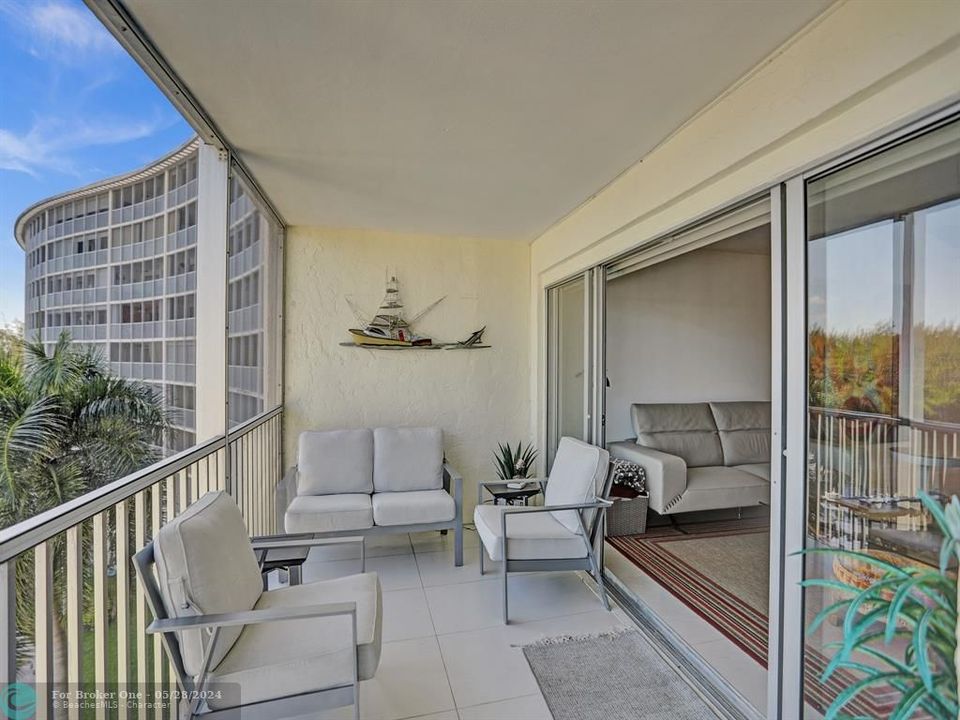 For Sale: $525,000 (2 beds, 2 baths, 1268 Square Feet)