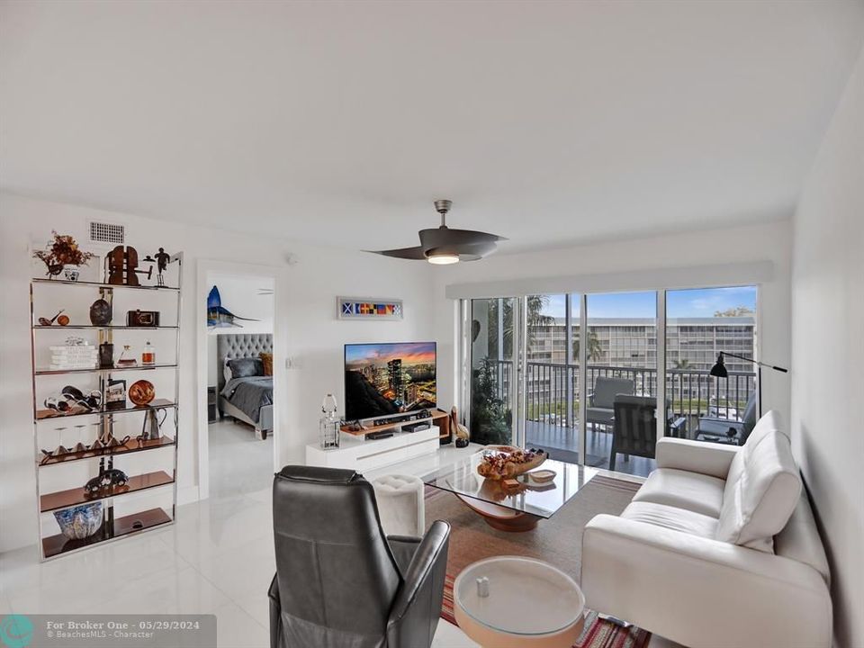For Sale: $525,000 (2 beds, 2 baths, 1268 Square Feet)
