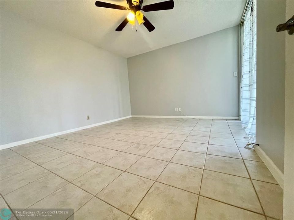 For Rent: $3,499 (3 beds, 2 baths, 1560 Square Feet)