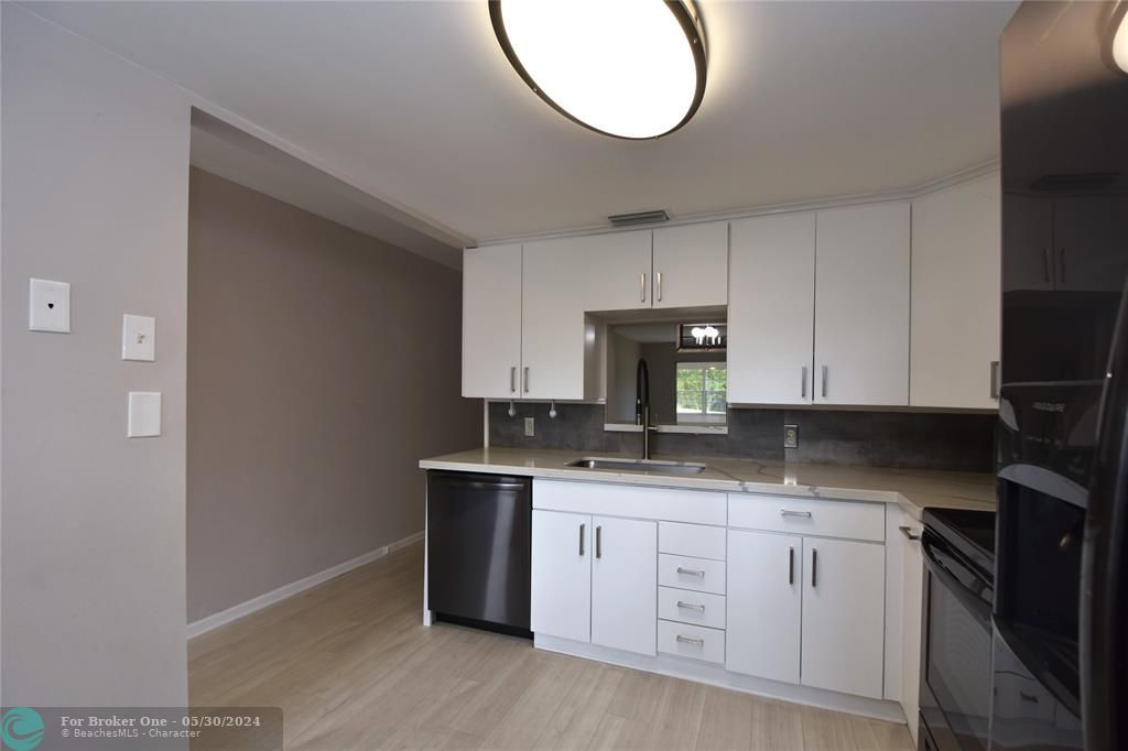 For Rent: $2,000 (2 beds, 2 baths, 1165 Square Feet)