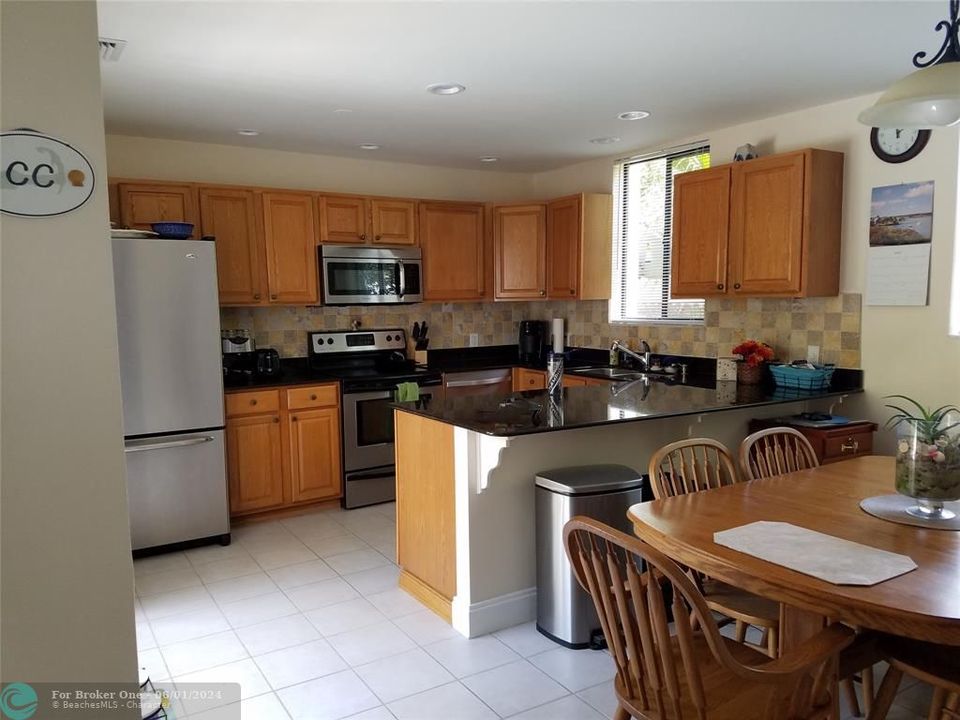 For Rent: $3,495 (2 beds, 2 baths, 1374 Square Feet)