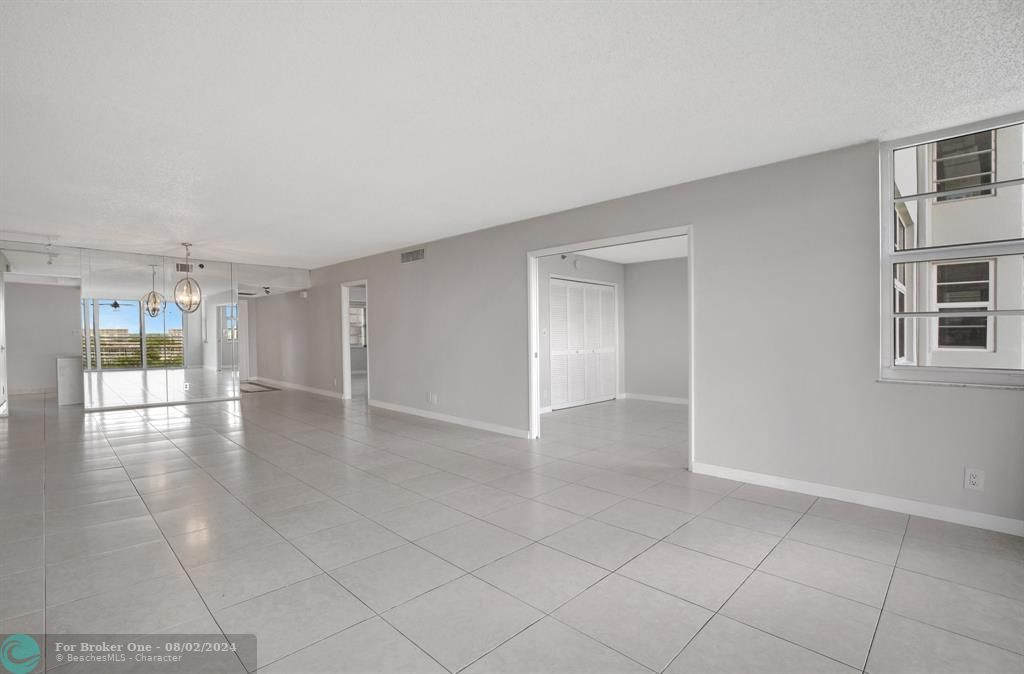 For Sale: $374,500 (3 beds, 2 baths, 1710 Square Feet)