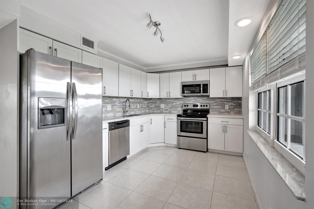 For Sale: $384,500 (3 beds, 2 baths, 1710 Square Feet)