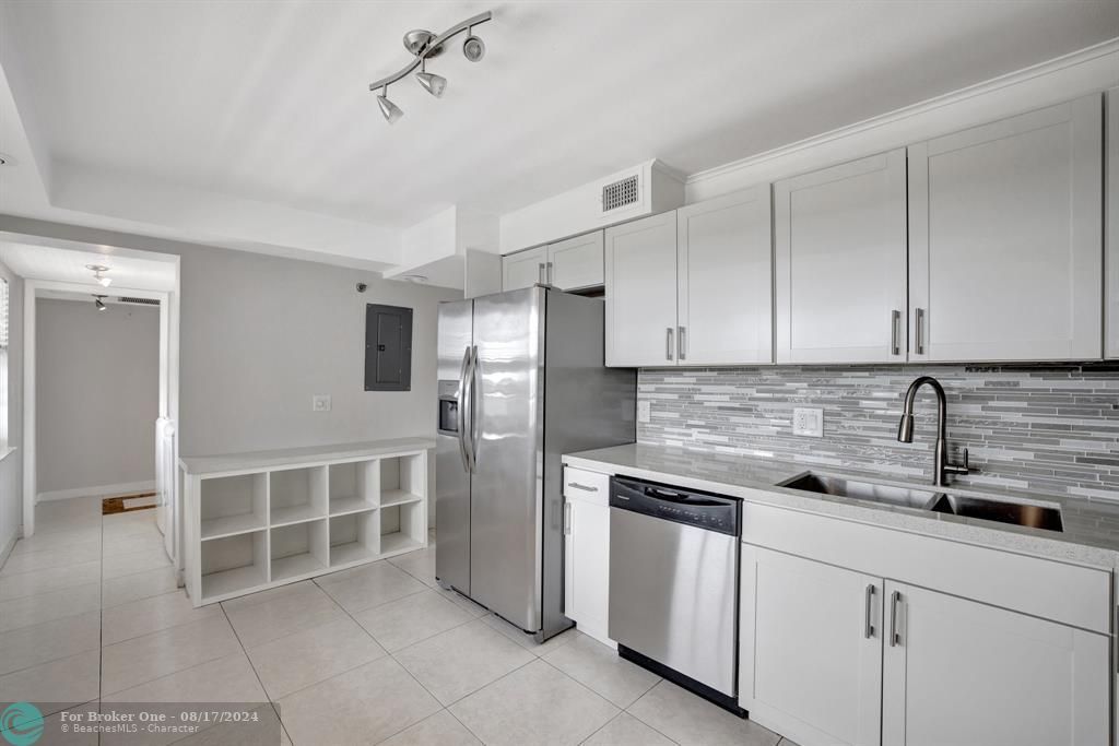 For Sale: $374,500 (3 beds, 2 baths, 1710 Square Feet)