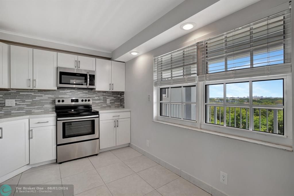 For Sale: $384,500 (3 beds, 2 baths, 1710 Square Feet)