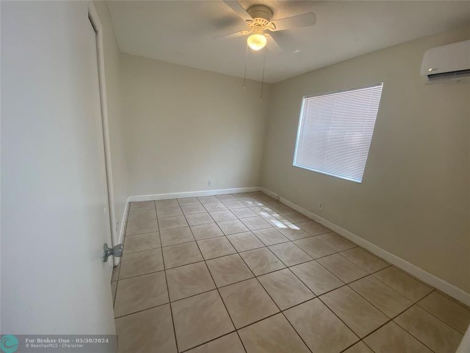For Sale: $1,950 (2 beds, 1 baths, 2760 Square Feet)