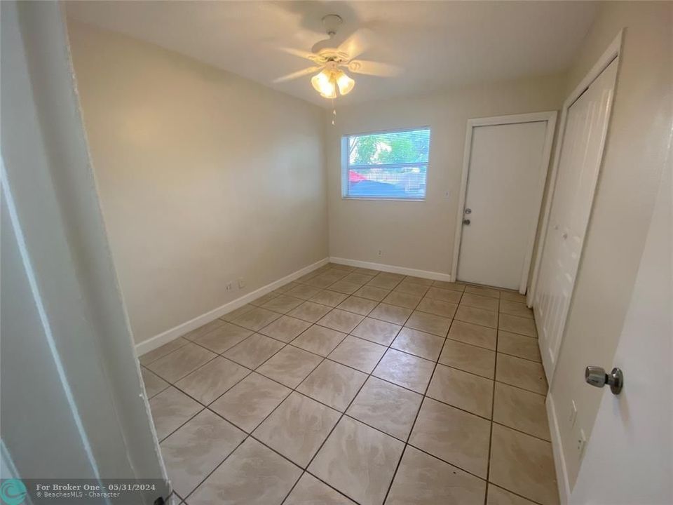 For Sale: $1,925 (2 beds, 1 baths, 700 Square Feet)