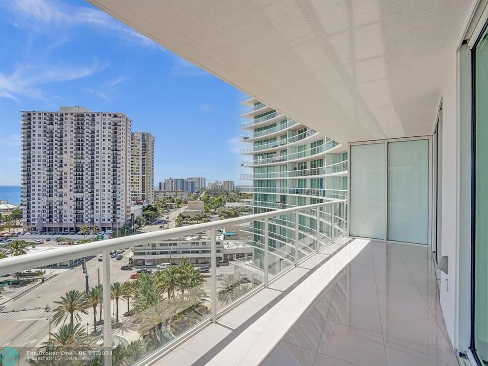 Active With Contract: $1,399,000 (2 beds, 2 baths, 1656 Square Feet)