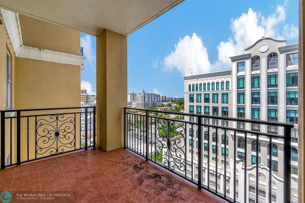 For Sale: $675,000 (2 beds, 2 baths, 1128 Square Feet)