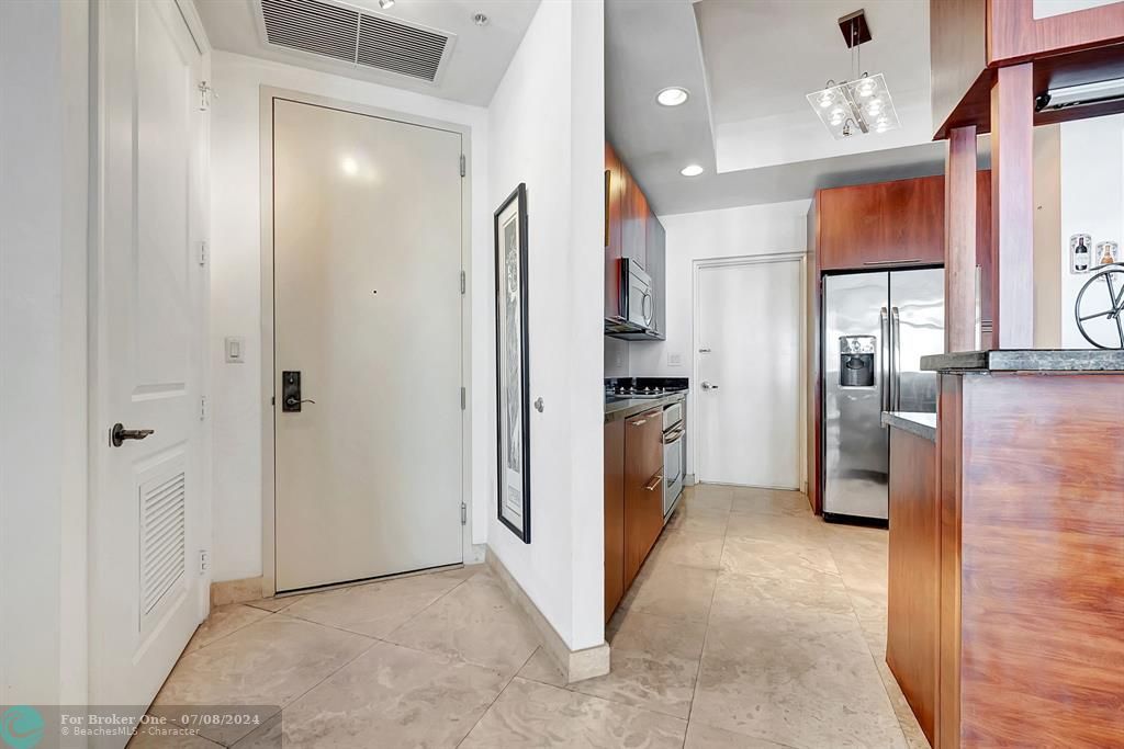 For Sale: $675,000 (2 beds, 2 baths, 1128 Square Feet)