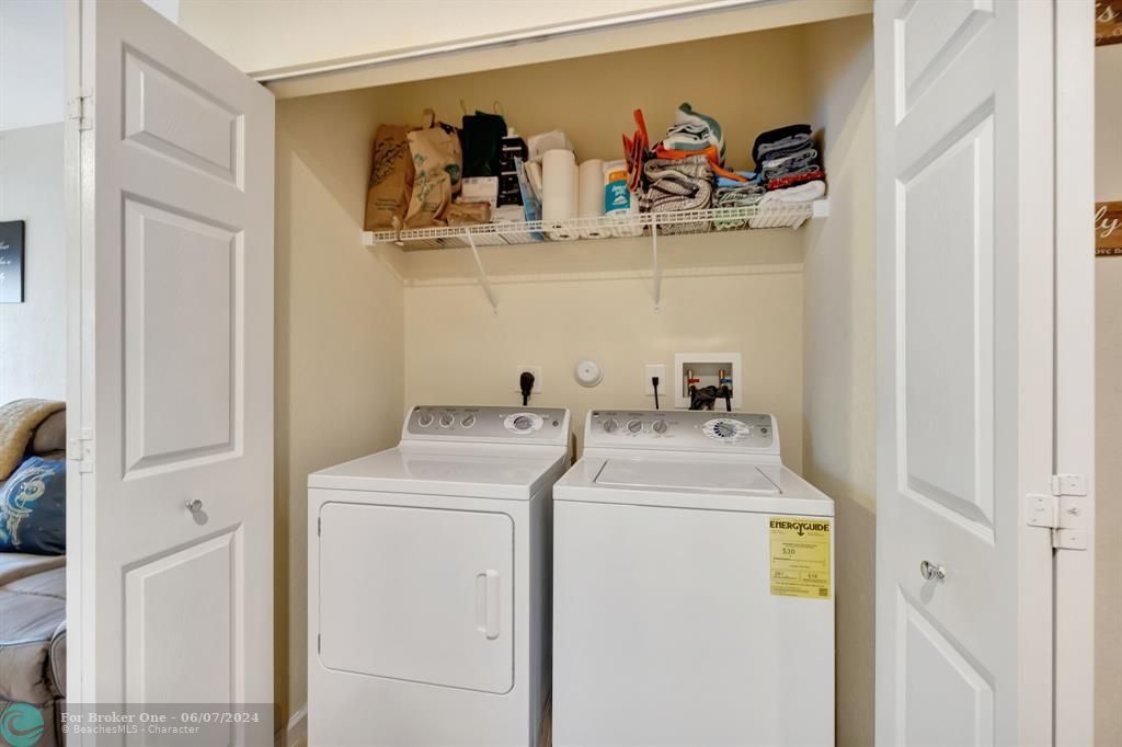 For Sale: $350,000 (2 beds, 2 baths, 1424 Square Feet)