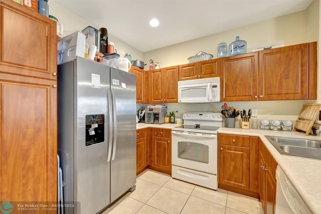 For Sale: $350,000 (2 beds, 2 baths, 1424 Square Feet)