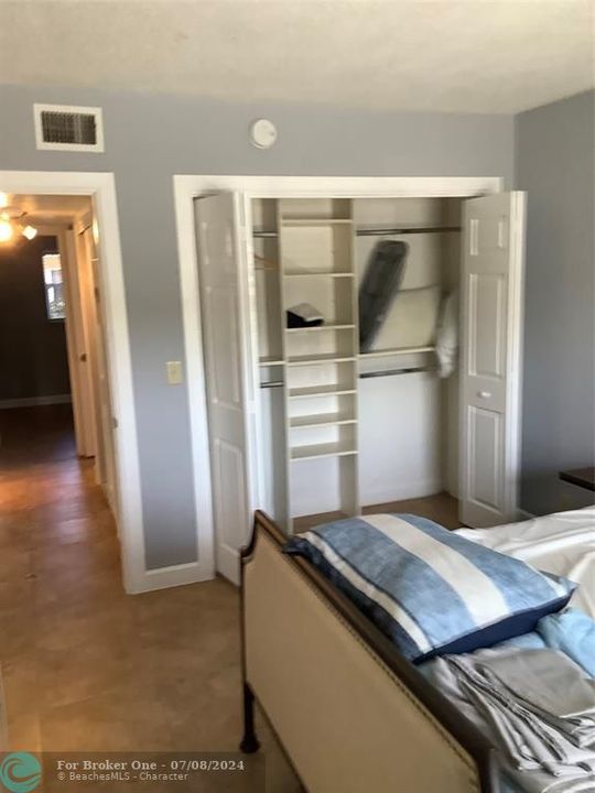 For Sale: $260,000 (2 beds, 1 baths, 842 Square Feet)