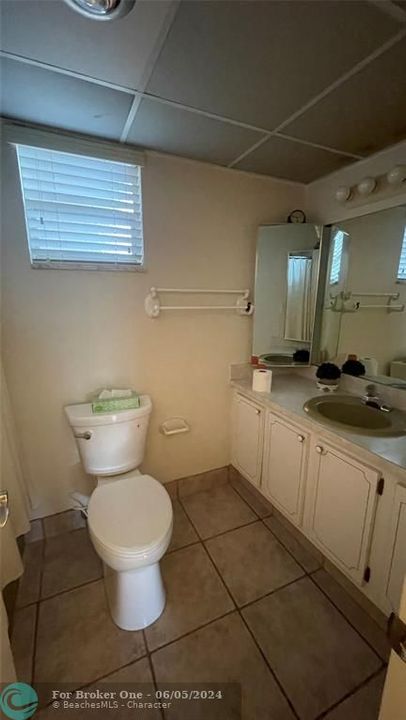 For Sale: $169,000 (1 beds, 1 baths, 940 Square Feet)