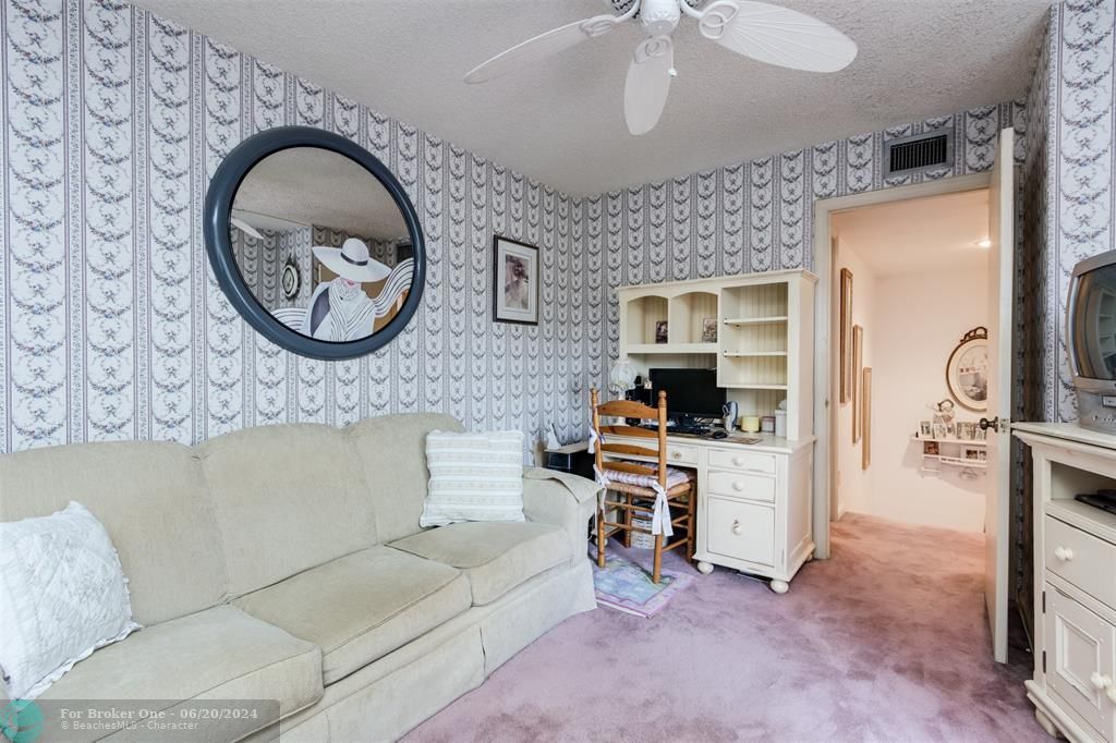 For Sale: $355,000 (2 beds, 2 baths, 1372 Square Feet)