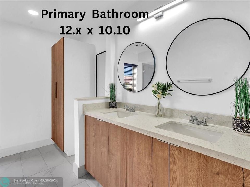 待售: $599,000 (4 贝兹, 2 浴室, 2112 平方英尺)