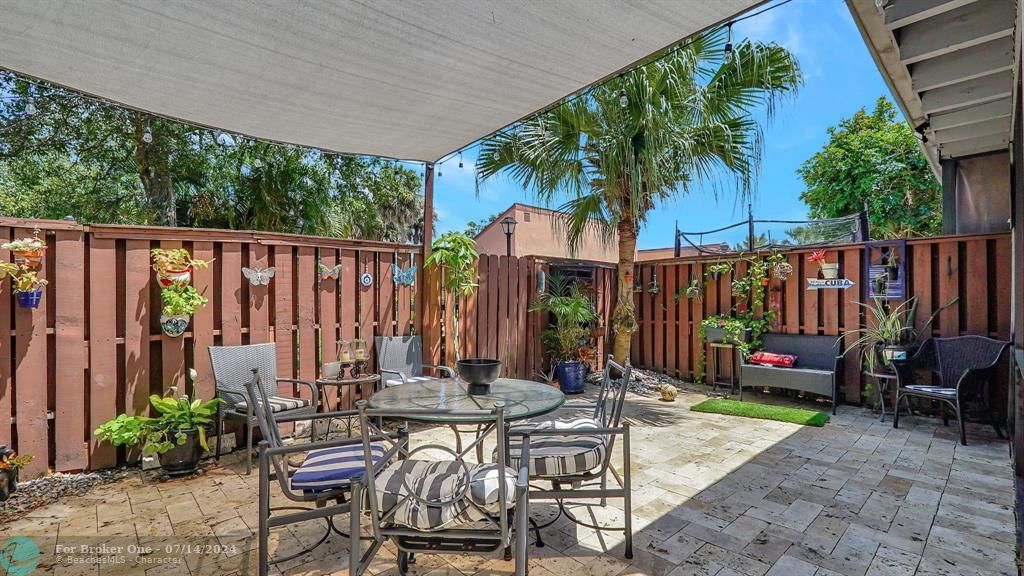 Active With Contract: $2,700 (2 beds, 2 baths, 1110 Square Feet)