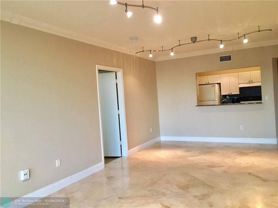 For Rent: $3,295 (2 beds, 2 baths, 1170 Square Feet)