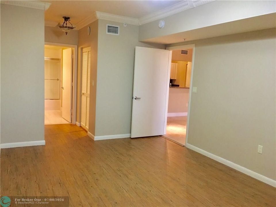 For Rent: $3,195 (2 beds, 2 baths, 1170 Square Feet)