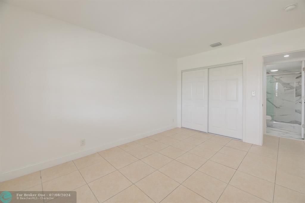 Active With Contract: $2,300 (2 beds, 2 baths, 1000 Square Feet)