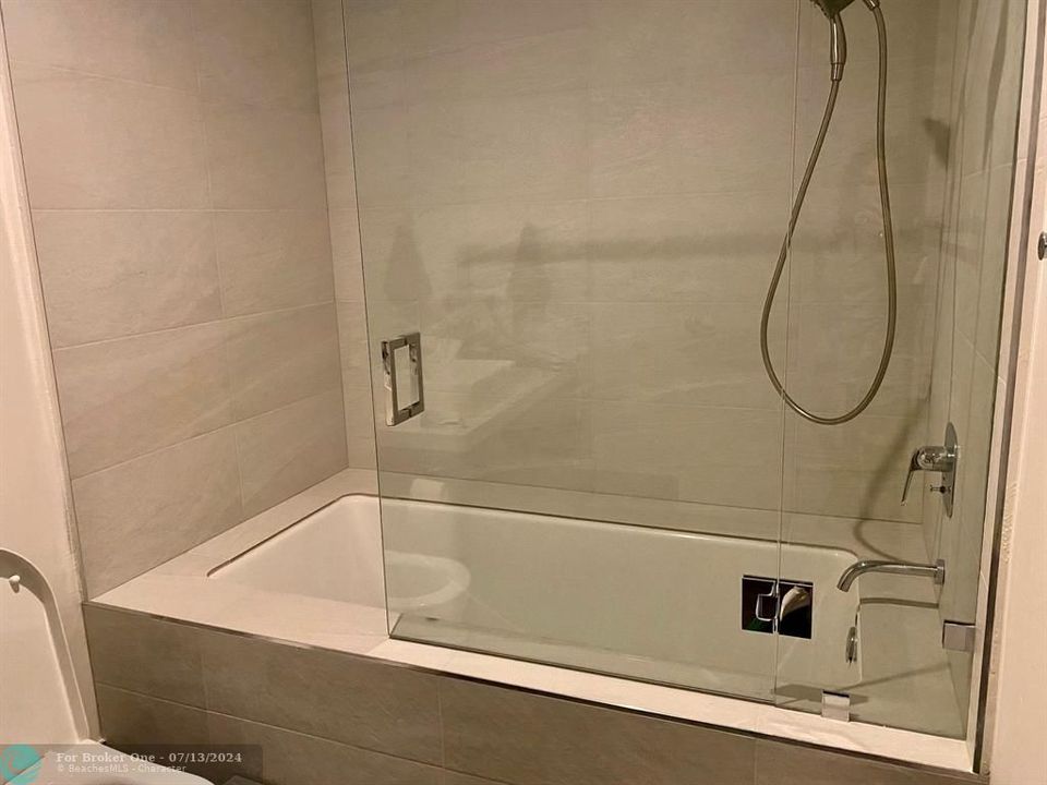 出租: $6,500 (2 贝兹, 2 浴室, 1498 平方英尺)