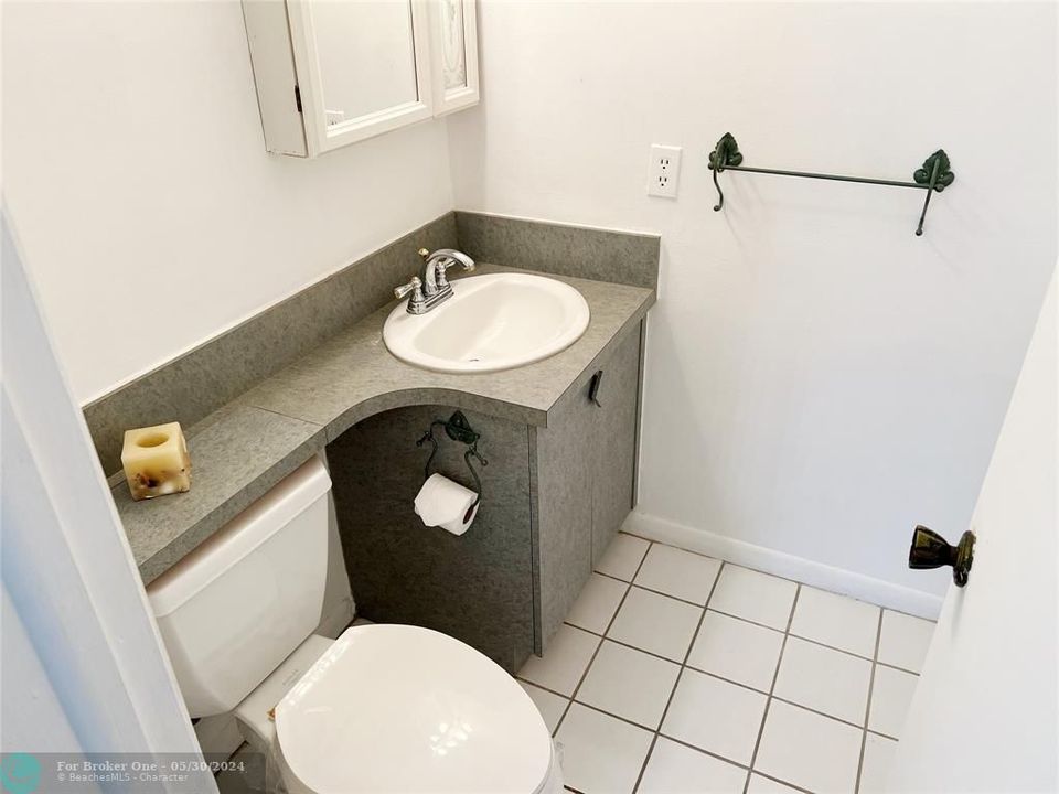 For Sale: $139,900 (2 beds, 1 baths, 840 Square Feet)