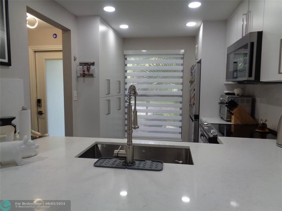 Activo con contrato: $349,000 (2 camas, 2 baños, 1106 Pies cuadrados)