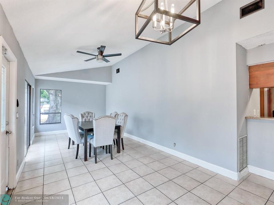 Active With Contract: $354,900 (3 beds, 2 baths, 1150 Square Feet)