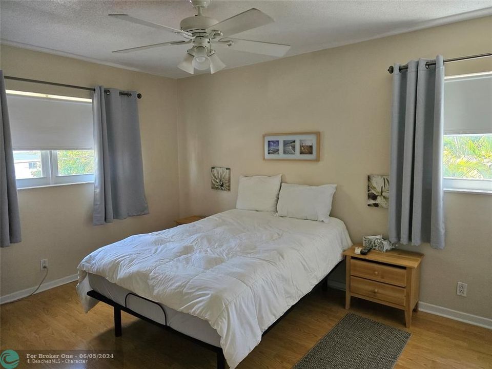 For Sale: $250,000 (1 beds, 1 baths, 640 Square Feet)