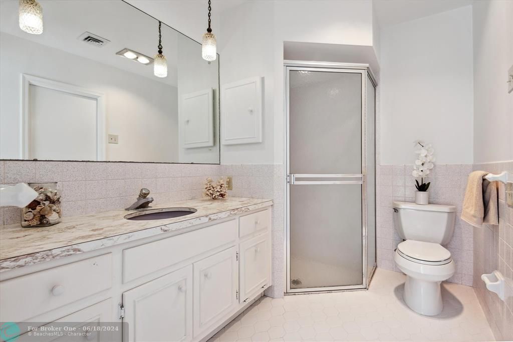 Active With Contract: $1,057,000 (3 beds, 2 baths, 1973 Square Feet)
