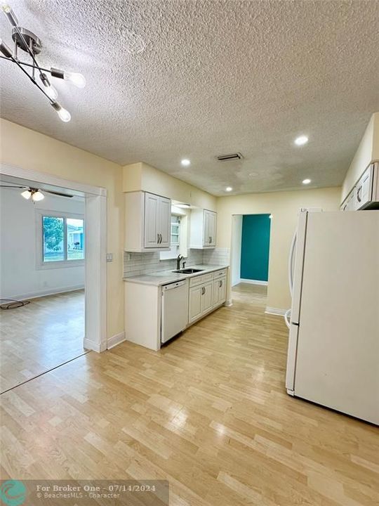 For Sale: $404,900 (2 beds, 2 baths, 1598 Square Feet)