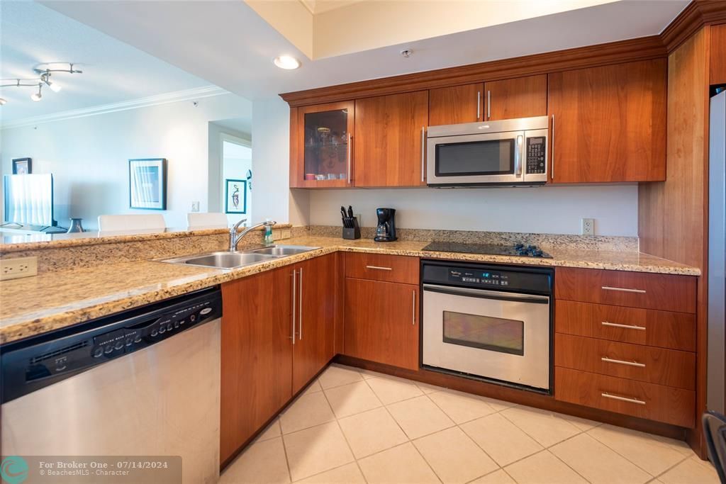 For Rent: $3,100 (2 beds, 2 baths, 1056 Square Feet)
