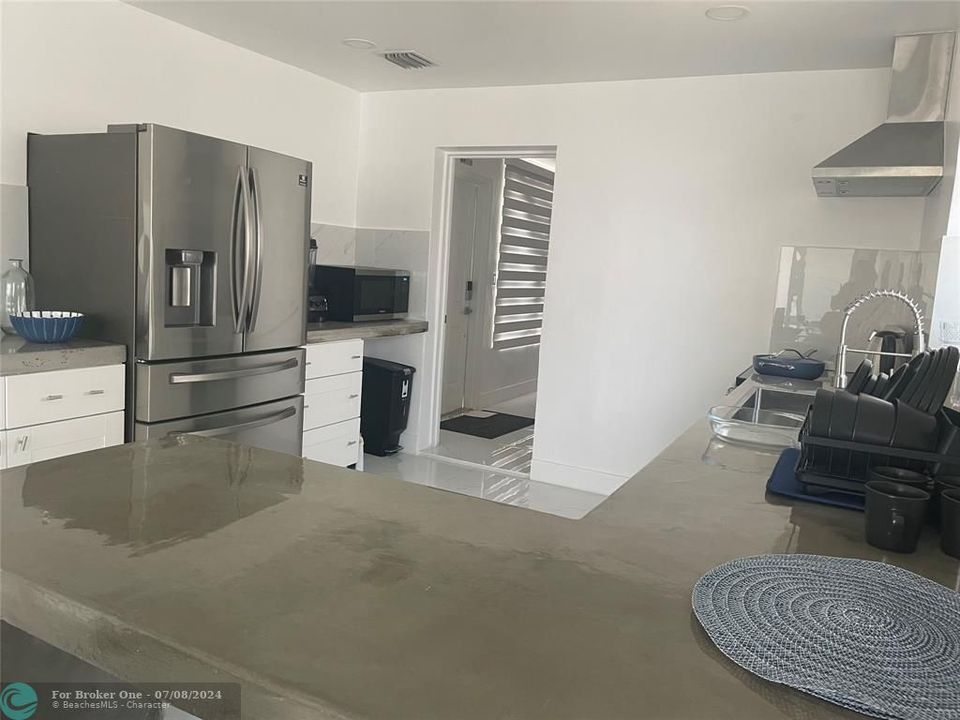 For Rent: $4,000 (3 beds, 2 baths, 4248 Square Feet)