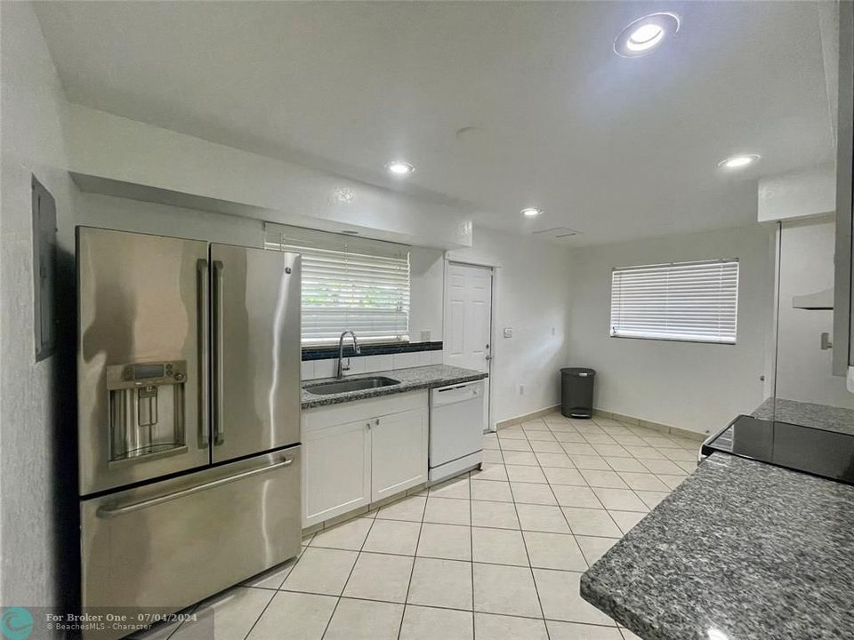 For Rent: $4,000 (3 beds, 2 baths, 1426 Square Feet)