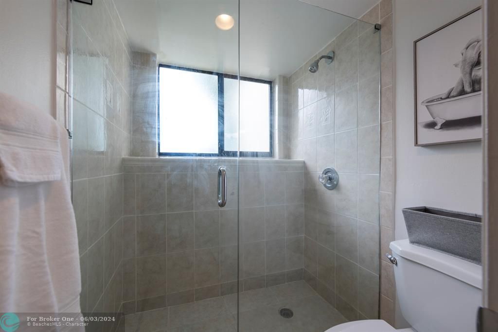 For Sale: $325,000 (2 beds, 2 baths, 1122 Square Feet)