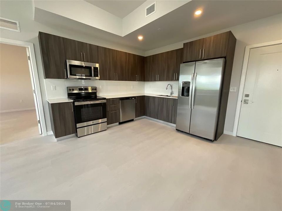 For Rent: $2,495 (1 beds, 1 baths, 705 Square Feet)
