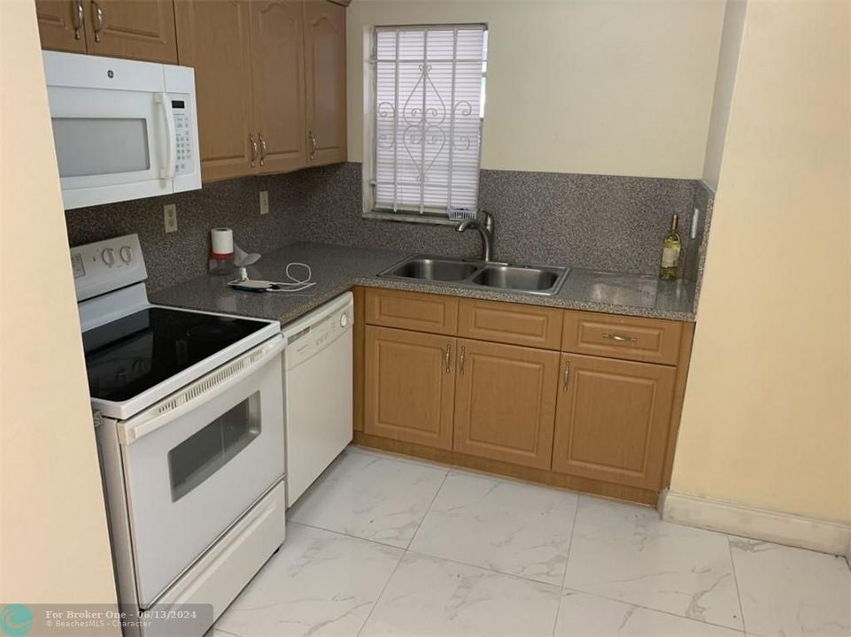 For Rent: $2,550 (2 beds, 2 baths, 1026 Square Feet)
