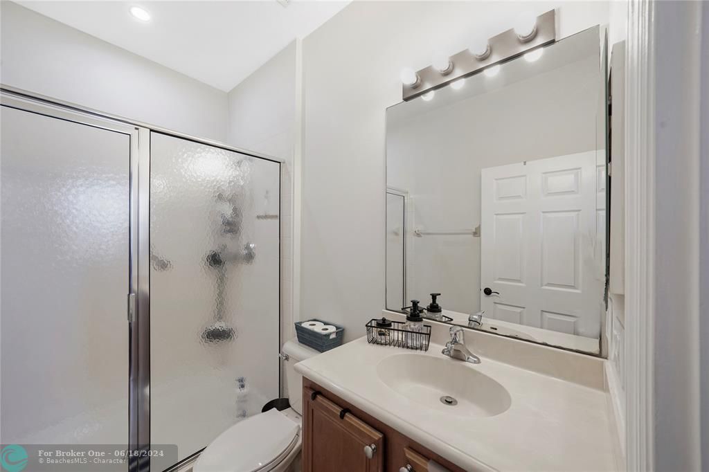 Active With Contract: $2,550 (2 beds, 2 baths, 1036 Square Feet)